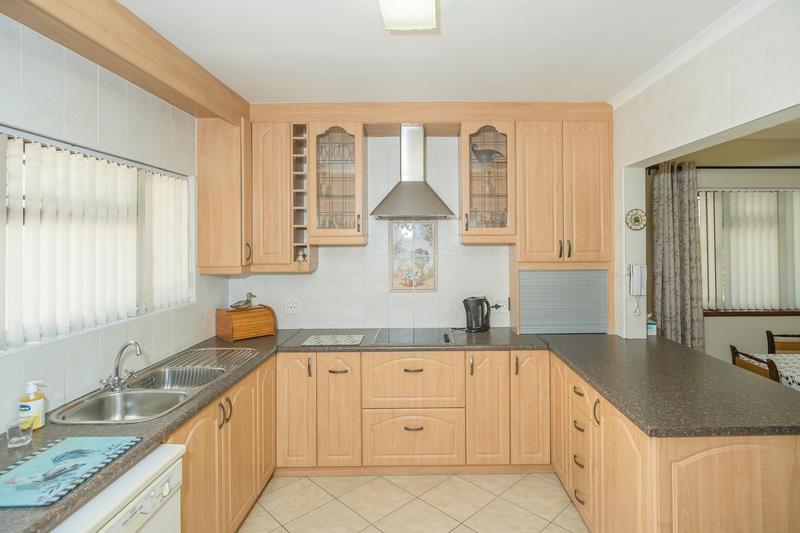 3 Bedroom Property for Sale in Meadowridge Western Cape